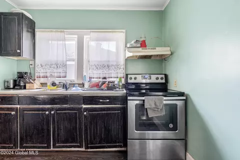 Kitchen - 4 Myrtle Ave, Schenectady, NY 12304 photo 1 of 3