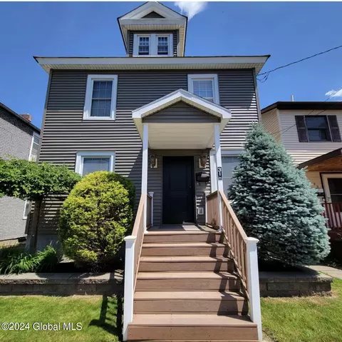 31 High St, Green Island, NY 12183