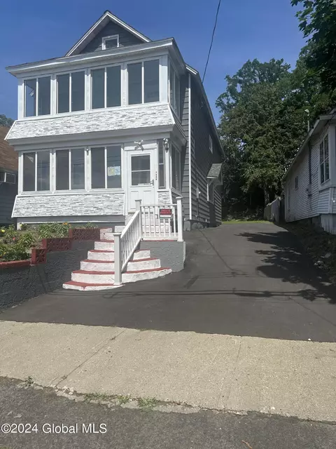 1009 Davis Ter, Schenectady, NY 12303