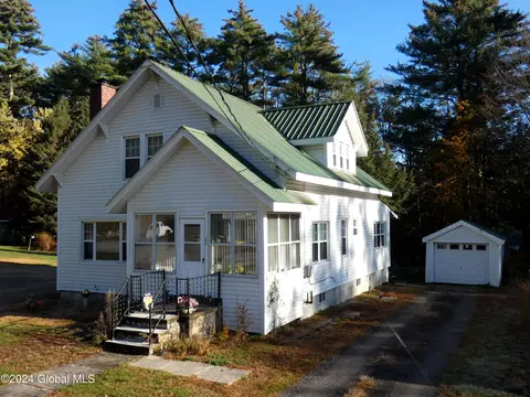 20 Prospect St, Warrensburg, NY 12885