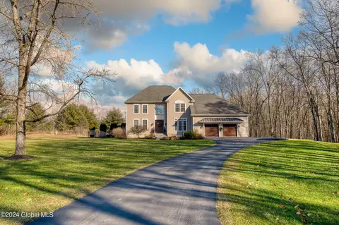8 Elizabeth Ln, Schuylerville, NY 12871