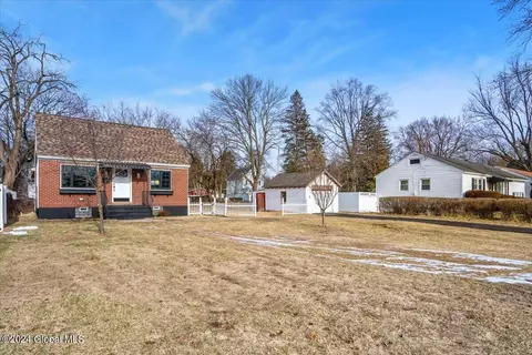 Exterior - 217 Chiswell Rd, Schenectady, NY 12304 photo 9 of 10