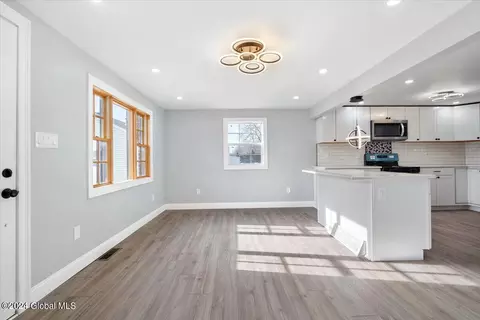 Dining - 217 Chiswell Rd, Schenectady, NY 12304 photo 1 of 1