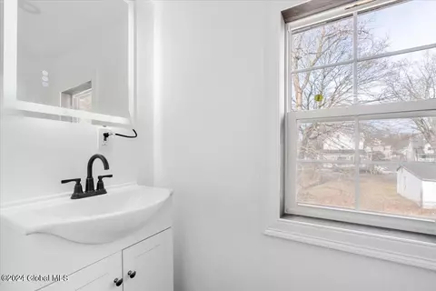 Bath - 217 Chiswell Rd, Schenectady, NY 12304 photo 2 of 2