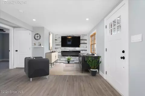 Living - 217 Chiswell Rd, Schenectady, NY 12304 photo 3 of 3