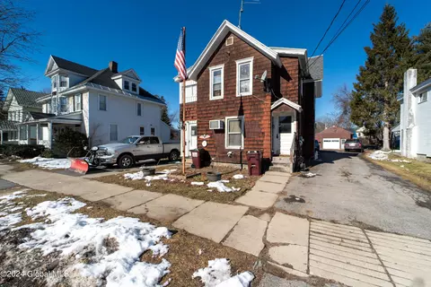 33 E 8th Ave, Gloversville, NY 12078