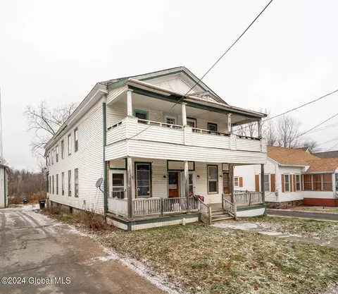 21 State St, Valley Falls, NY 12185
