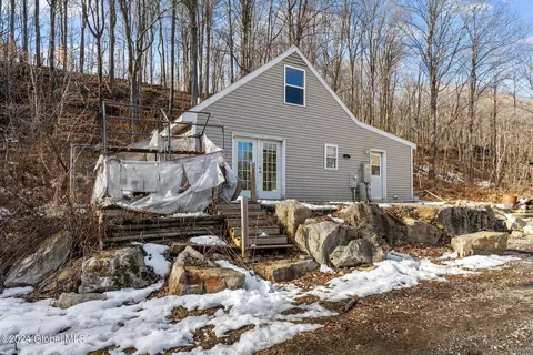 4873 Consaul Rd, Amsterdam, NY 12010