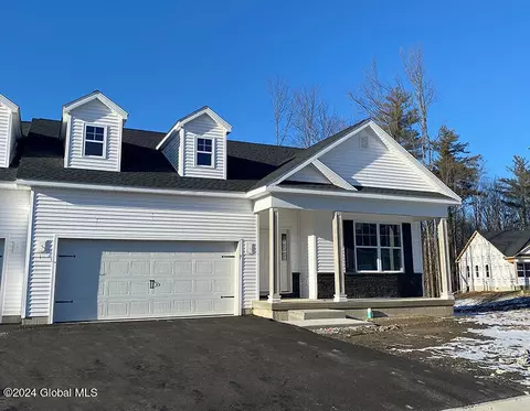 7 Linden Ct, Ballston Lake, NY 12019