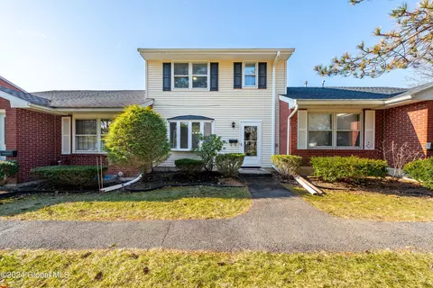 165 Hague Blvd # B, Glenmont, NY 12077