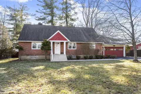 Exterior - 2170 River Rd, Schenectady, NY 12309 photo 3 of 13
