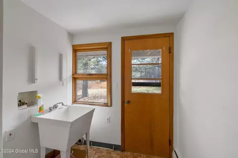 Entry Way - 2170 River Rd, Schenectady, NY 12309 photo 1 of 1