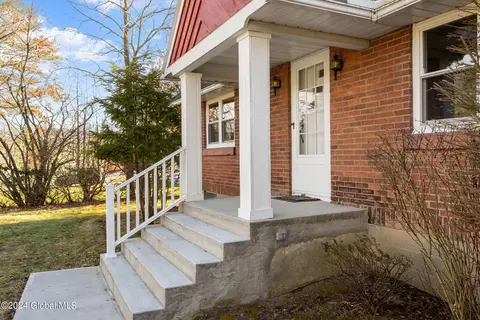 Exterior - 2170 River Rd, Schenectady, NY 12309 photo 2 of 13
