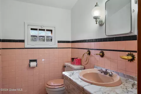 Bath - 2170 River Rd, Schenectady, NY 12309 photo 3 of 4