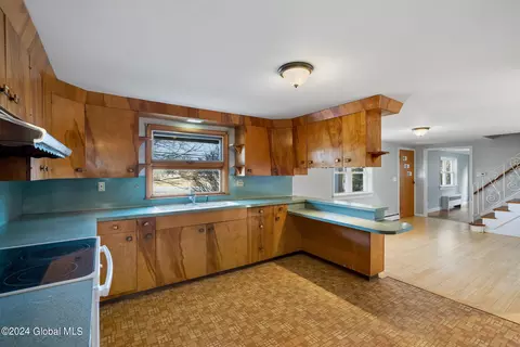 Kitchen - 2170 River Rd, Schenectady, NY 12309 photo 4 of 5