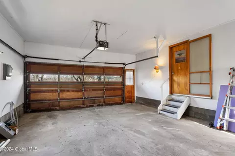 Exterior - 2170 River Rd, Schenectady, NY 12309 photo 5 of 13