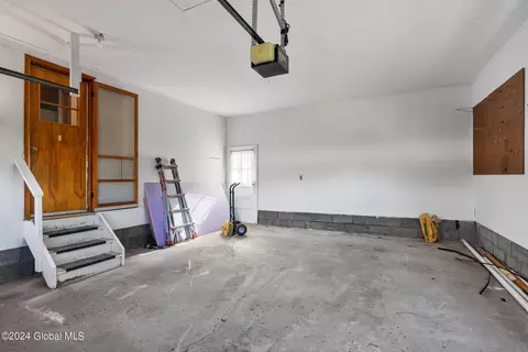 Exterior - 2170 River Rd, Schenectady, NY 12309 photo 6 of 13