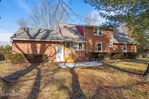 Exterior - 2170 River Rd, Schenectady, NY 12309 photo 9 of 13