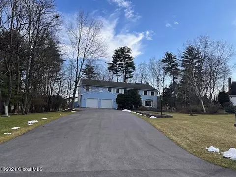 28 Chestnut Ln, Niskayuna, NY 12309