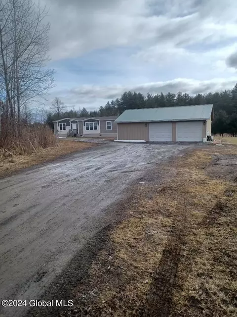 300 Dean Rd, Hudson Falls, NY 12839