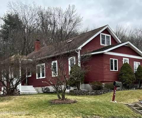 884 8th Ave, Troy, NY 12182