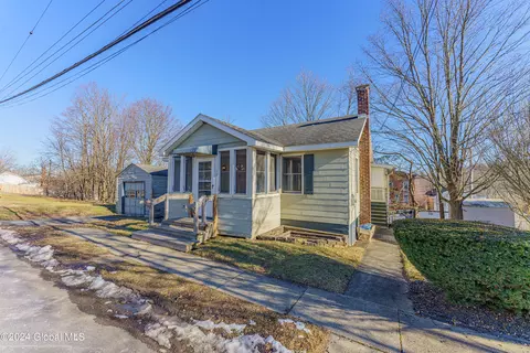 18 Herkimer St, Victory Mills, NY 12884