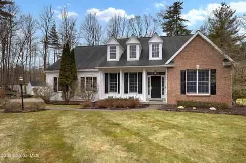 13 Dawson Ln, Clifton Park, NY 12065