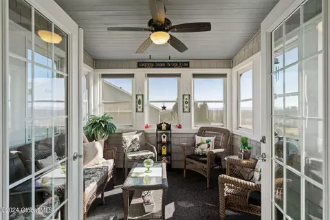Living - 31 Hampton Cir, Mechanicville, NY 12118 photo 4 of 6