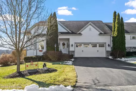 Exterior - 31 Hampton Cir, Mechanicville, NY 12118 photo 2 of 8