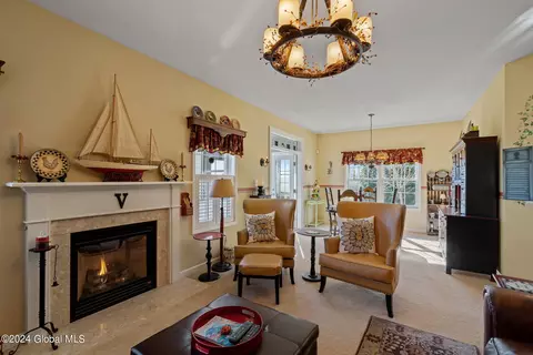 Living - 31 Hampton Cir, Mechanicville, NY 12118 photo 1 of 6