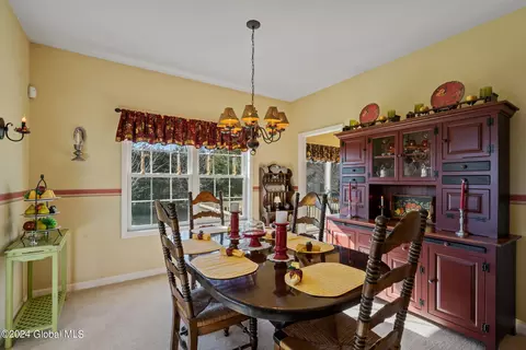 Dining - 31 Hampton Cir, Mechanicville, NY 12118 photo 2 of 3