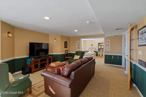 Living - 31 Hampton Cir, Mechanicville, NY 12118 photo 6 of 6