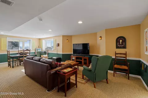 Living - 31 Hampton Cir, Mechanicville, NY 12118 photo 5 of 6