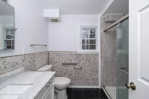 Bath - 105 Nyroy Dr, Troy, NY 12180 photo 6 of 9