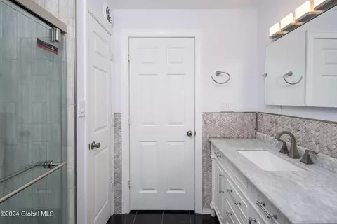 Bath - 105 Nyroy Dr, Troy, NY 12180 photo 7 of 9