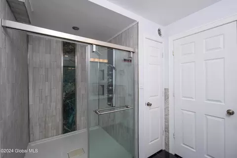 Bath - 105 Nyroy Dr, Troy, NY 12180 photo 8 of 9