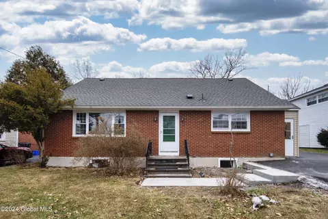 105 Nyroy Dr, Troy, NY 12180