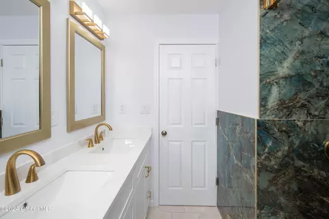 Bath - 105 Nyroy Dr, Troy, NY 12180 photo 2 of 9