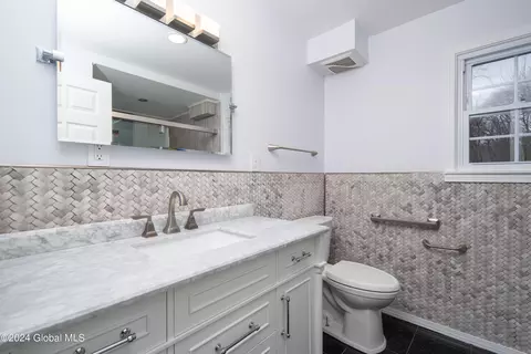 Bath - 105 Nyroy Dr, Troy, NY 12180 photo 5 of 9