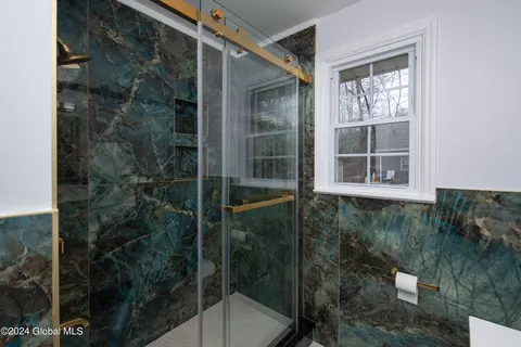 Bath - 105 Nyroy Dr, Troy, NY 12180 photo 4 of 9