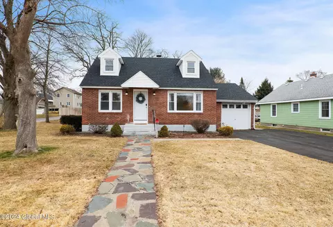2135 Neil St, Schenectady, NY 12306