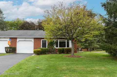 3 Marathon Ln, Slingerlands, NY 12159