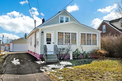 2814 Myrtle Ave, Rotterdam, NY 12306