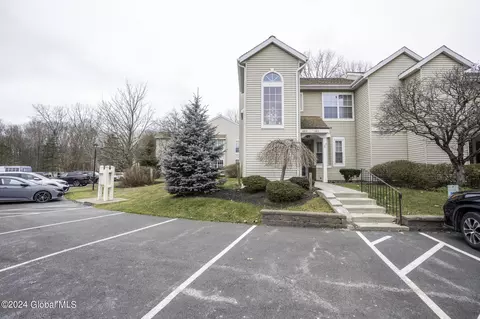 4807 S Foxwood Dr, Clifton Park, NY 12065