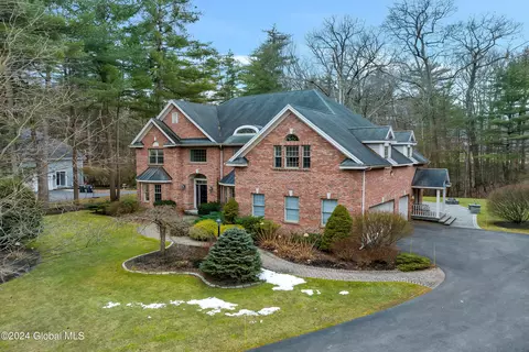 823 Greenthorne Blvd, Schenectady, NY 12303