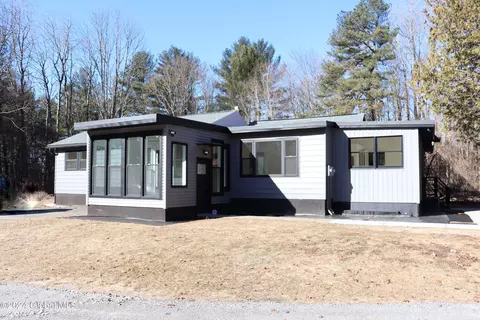 5692 E Old State Rd, Guilderland, NY 12084
