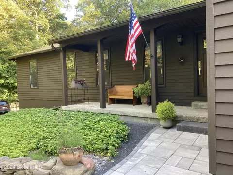 546 Altamont Rd, Altamont, NY 12009