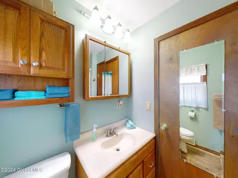 Bath - 8 Kile Dr, Glenville, NY 12302 photo 4 of 4