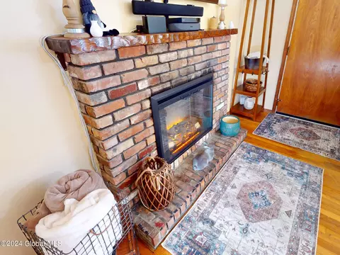 Living - 8 Kile Dr, Glenville, NY 12302 photo 3 of 10