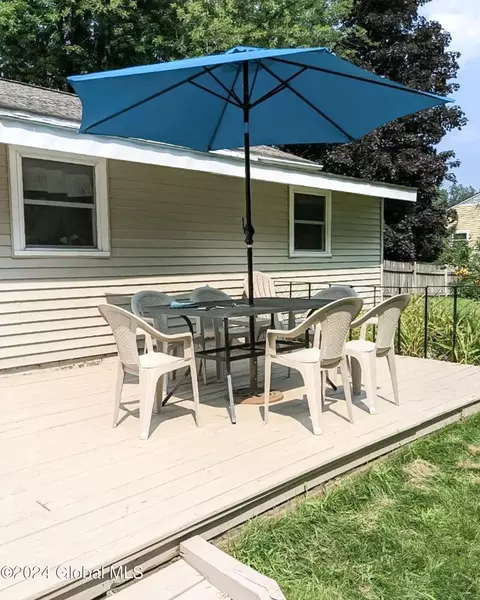 Exterior - 8 Kile Dr, Glenville, NY 12302 photo 17 of 17